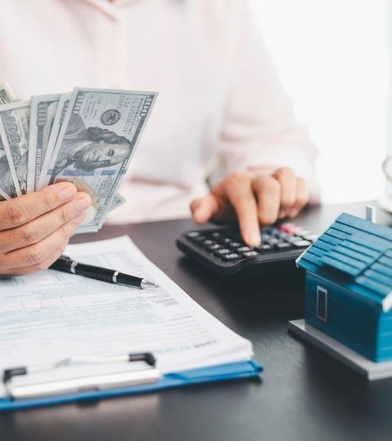 Hard Money Lenders vs Traditional Bank Loans Hard Money Lenders vs Traditional Bank Loans