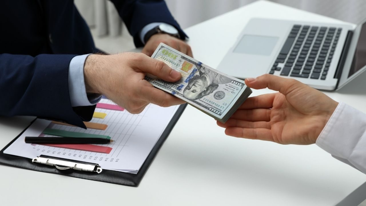 Private Lenders Calculate Equity for a Foreclosure Bailout Loan Private Lenders Calculate Equity for a Foreclosure Bailout Loan